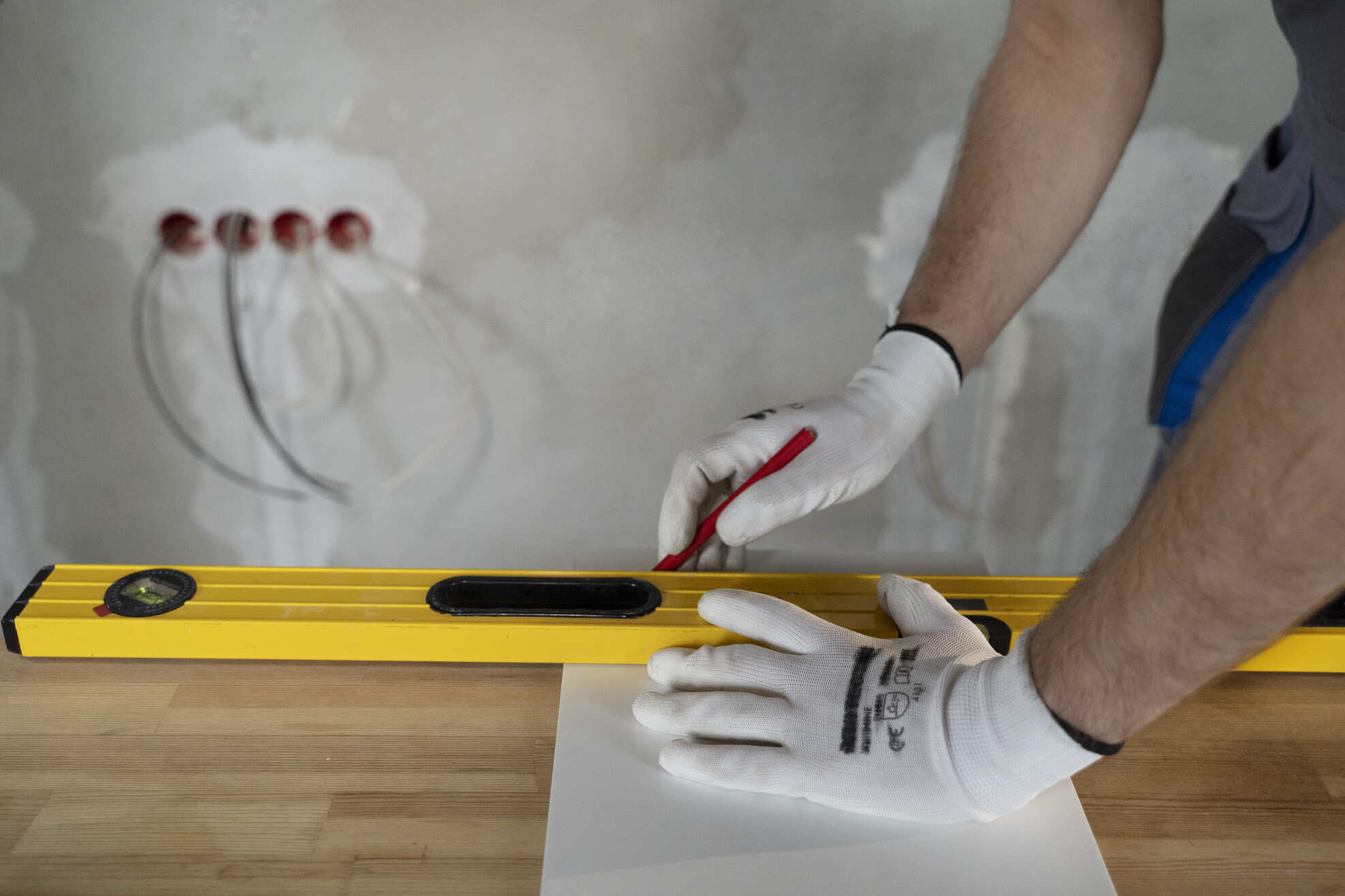 Práca s obkladom počas renovácie bytu